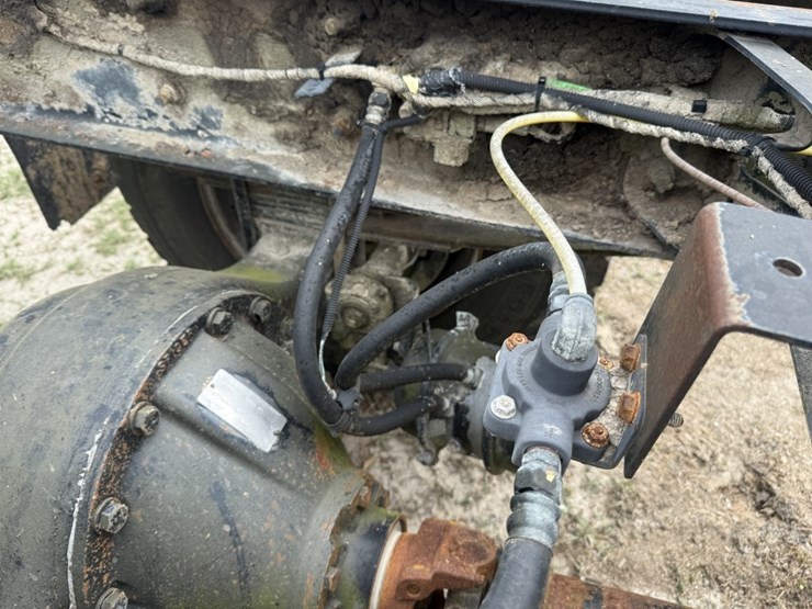 2009-ford-f750-xl-image-13