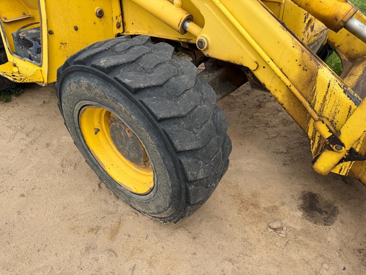 new-holland-lb75b-image-9