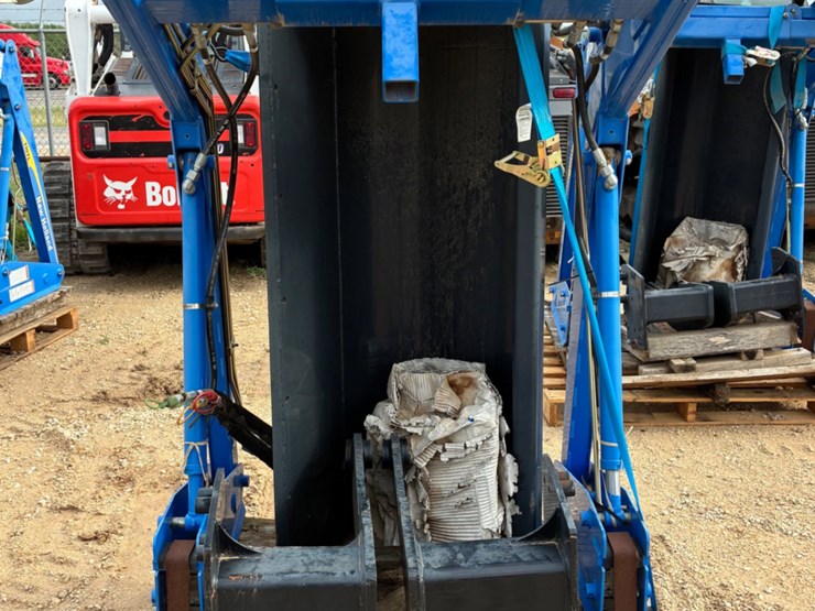 new-holland-110tl-image-3