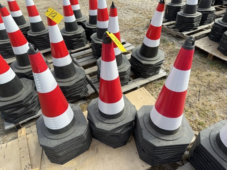 25-traffic-cones-image-1