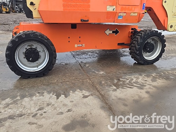 2016-jlg-800aj-image-9