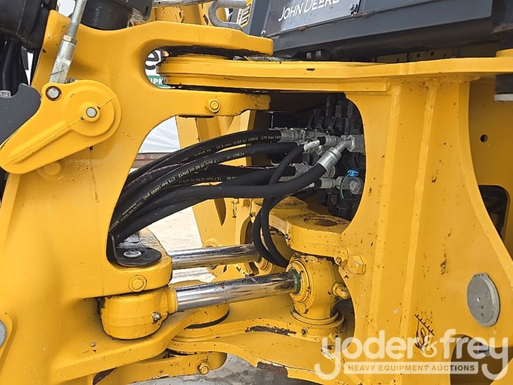 2019-deere-310l-image-42