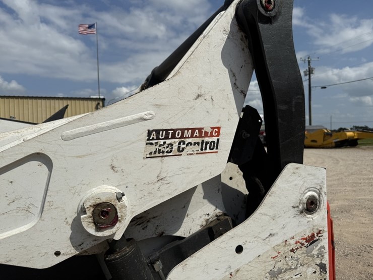 2023-bobcat-t76-image-11