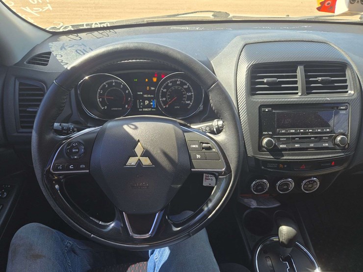 2017-mitsubishi-outlander-image-13