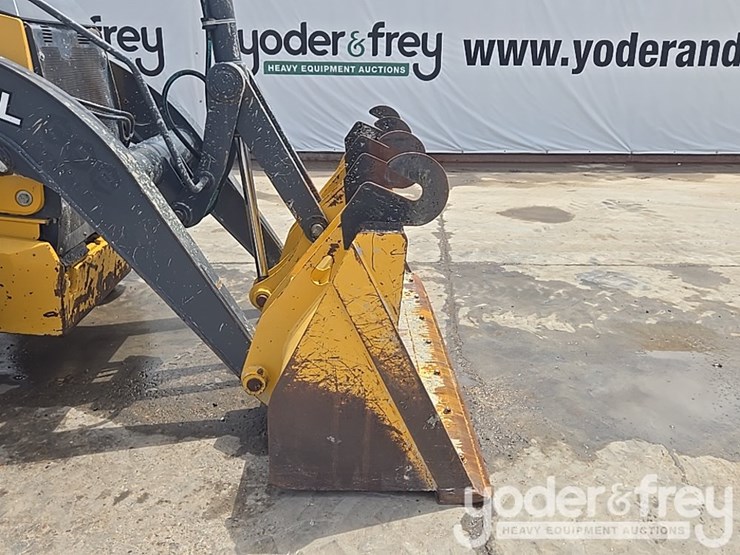 2019-deere-310l-image-22