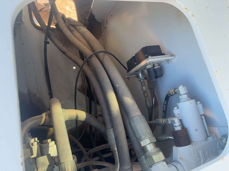 international-2010-40100s-truck-crane-image-52