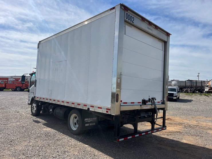 2020-isuzu-nrr-image-3