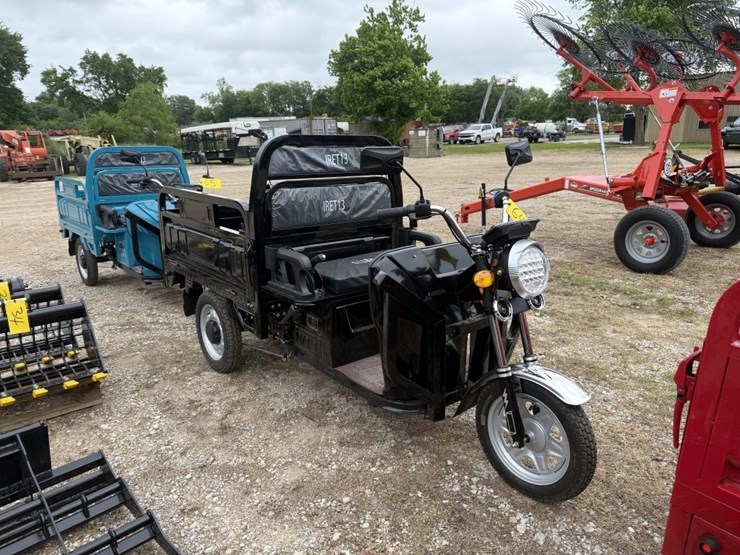 iranch-3-wheel-dump-cart-2026-image-2