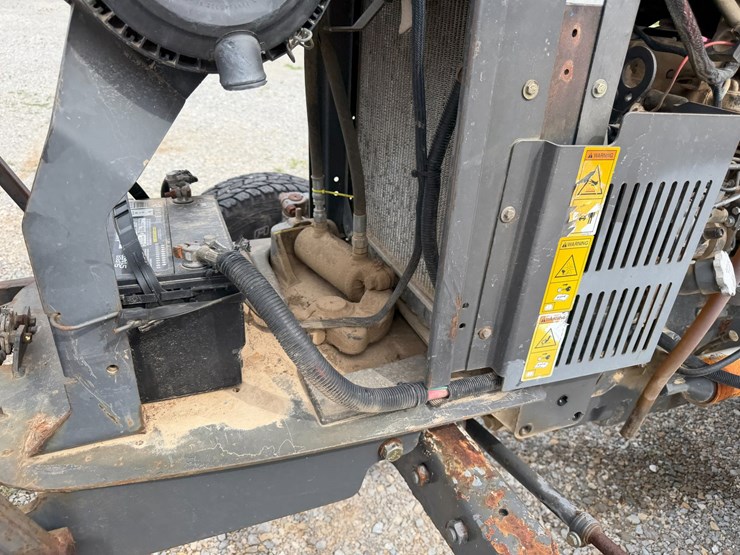 massey-ferguson-2260-image-39