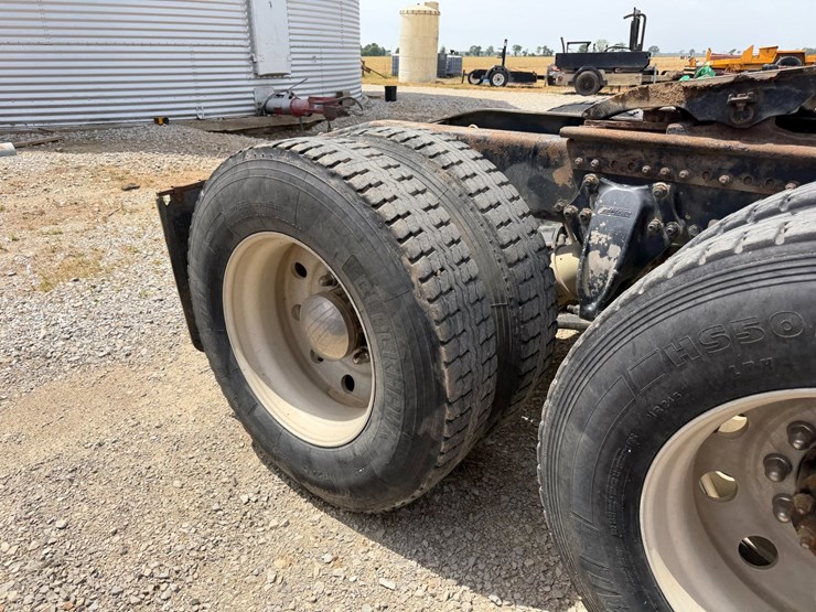 2006-sterling-l9500-image-11