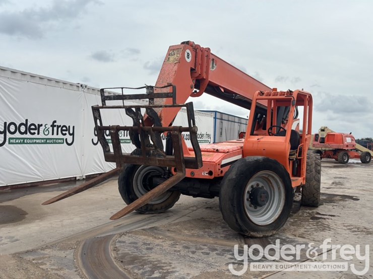 2013-sky-trak-8042-image-1