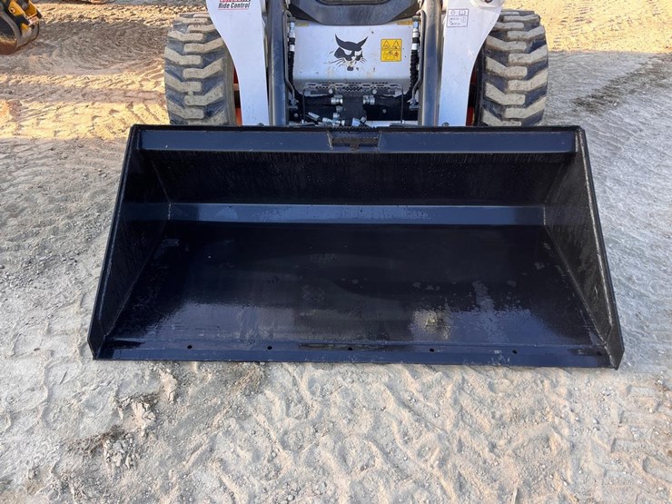 wildcat-74"-skid-steer-long-bottom-bucket-image-2
