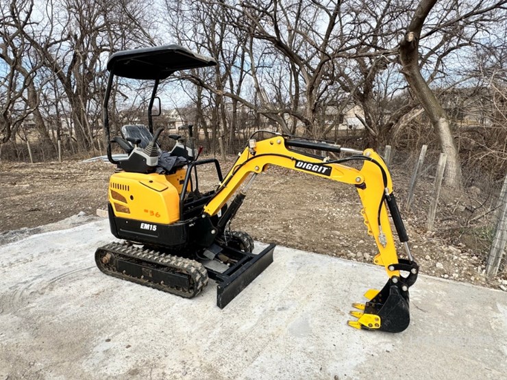 2023-diggit-em15-mini-excavator-image-2