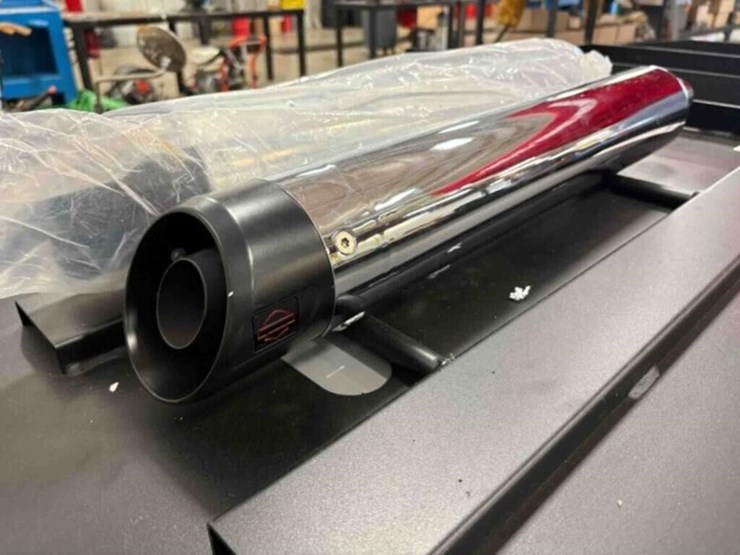 harley-davidson-dual-mufflers-image-2