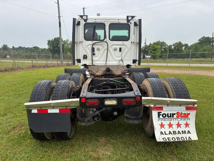 2019-freightliner-cascadia-125-image-5