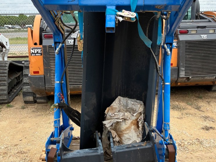 new-holland-110tl-image-3