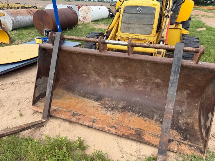 new-holland-lb75b-image-52