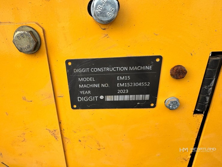 2023-diggit-em15-mini-excavator-image-10