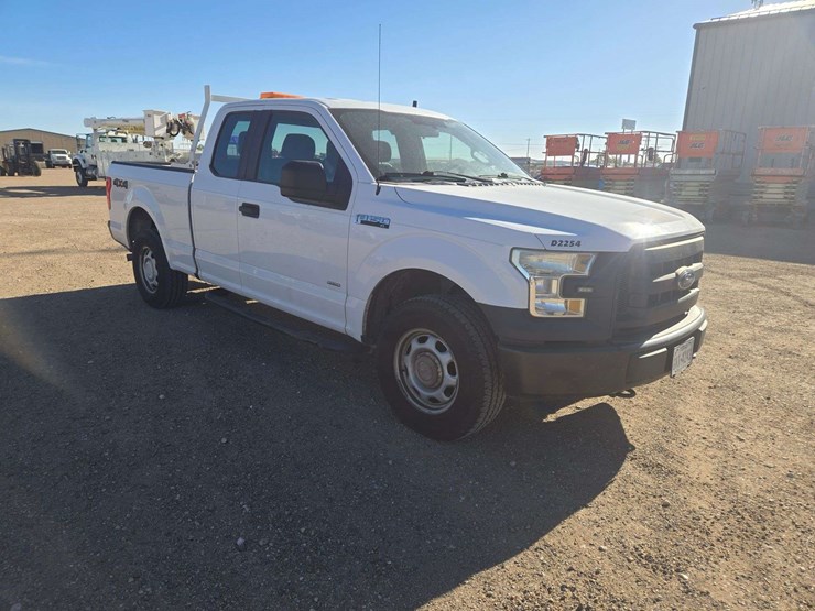 2015-ford-f150-xlt-image-2