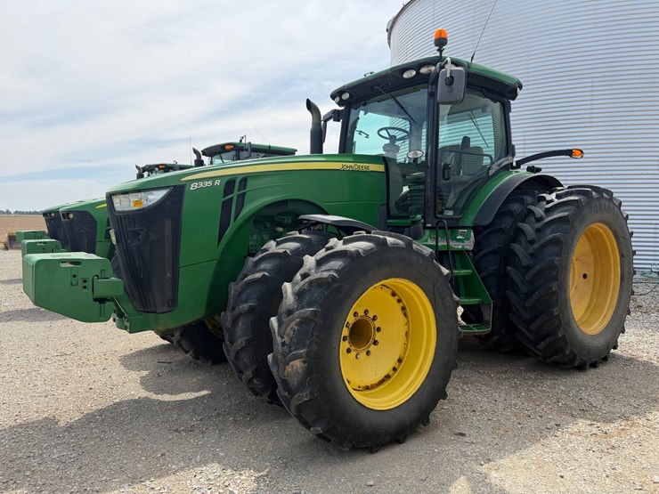 2013-john-deere-8335r-image-1
