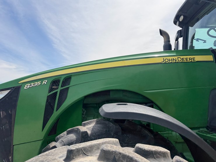 2013-john-deere-8335r-image-34