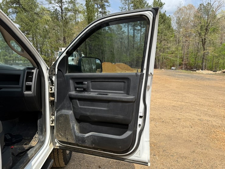 2016-dodge-2500-image-51