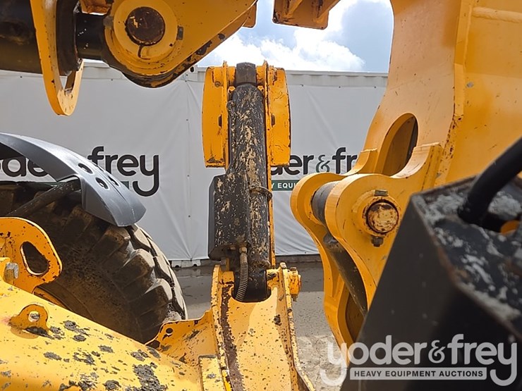 2017-jcb-510-56-image-26