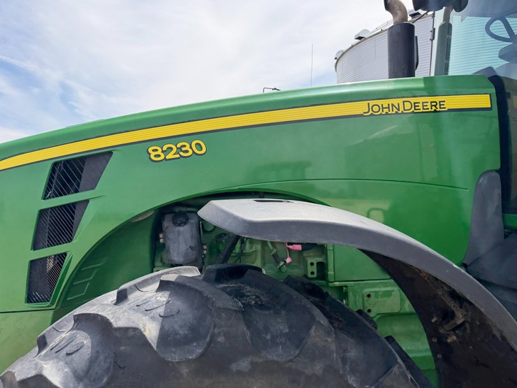 2004-john-deere-8230-image-29