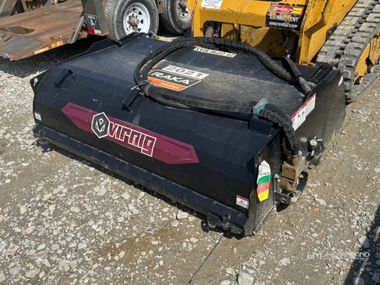 virning-pub72-sweeper-skid-steer-attachment-image-1