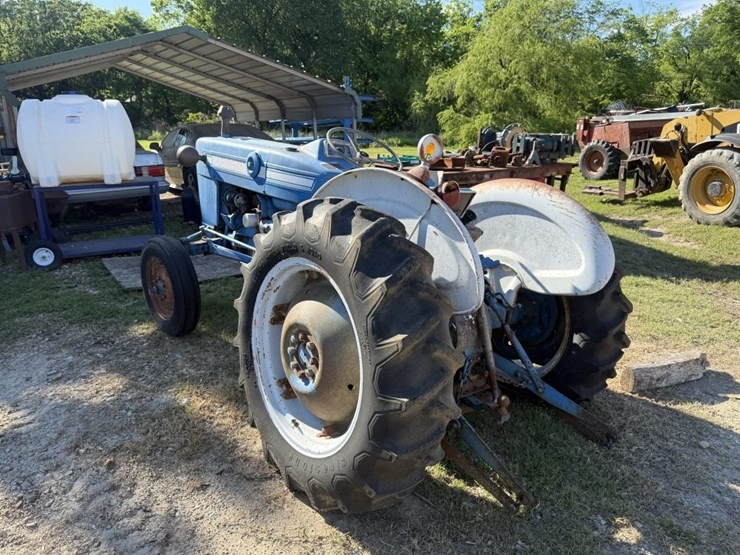 ford-tractor-image-3