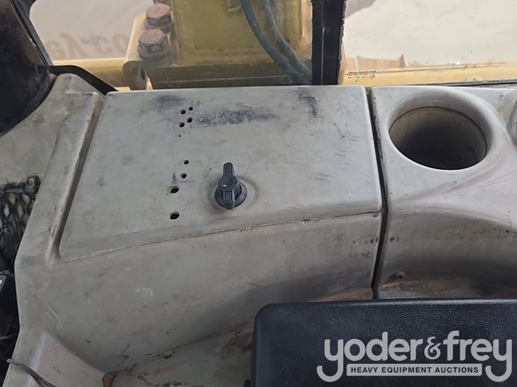 2016-caterpillar-d6n-image-82