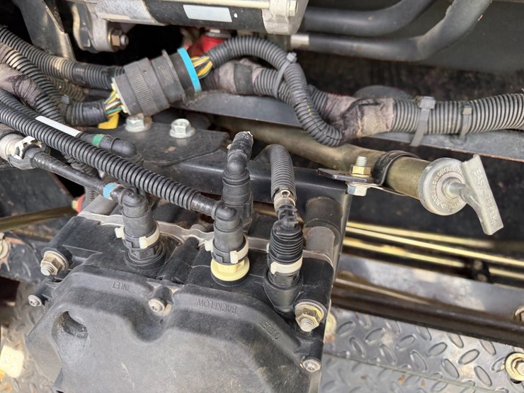 2016-case-ih-8240-image-111
