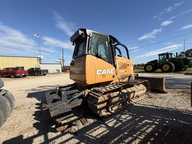 2019-case-750m-wt-image-4