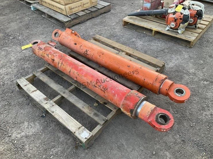(2)-large-hydraulic-cylinders-image-2