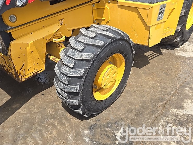 2019-deere-310l-image-12