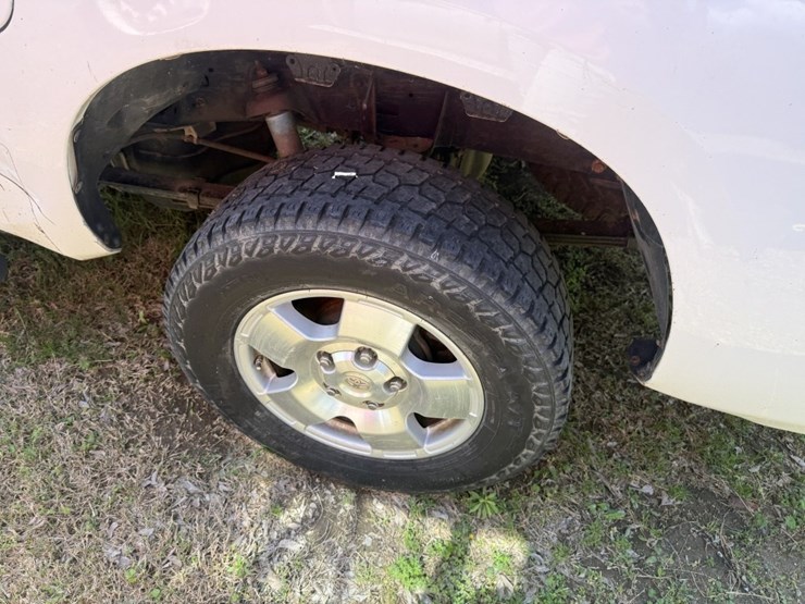 2012-toyota-tundra-sr5-image-6