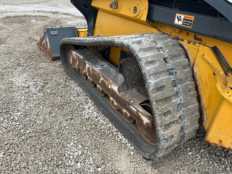 2021-deere-331g-image-16