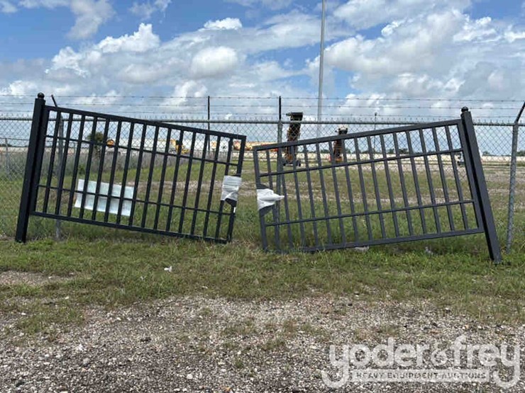 unused-20'-farm-steel-gate-image-1