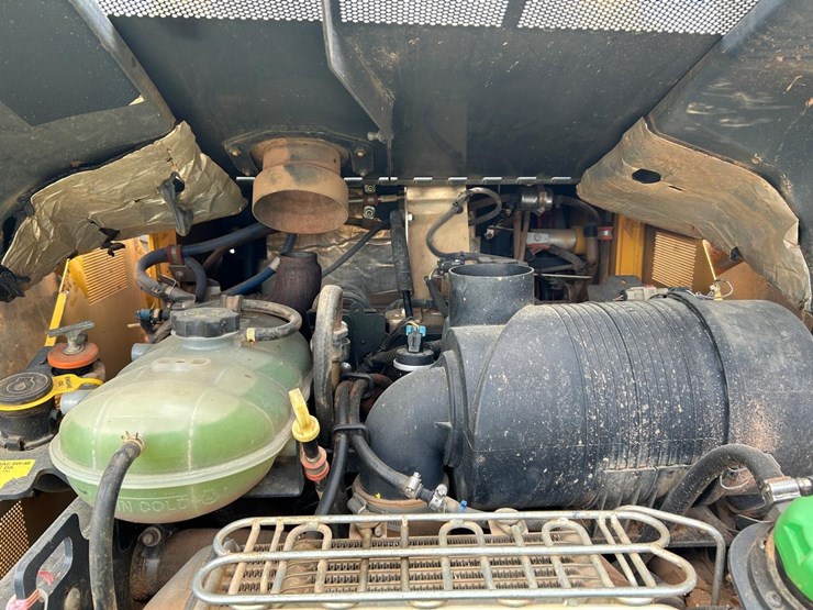 2021-deere-331g-image-15