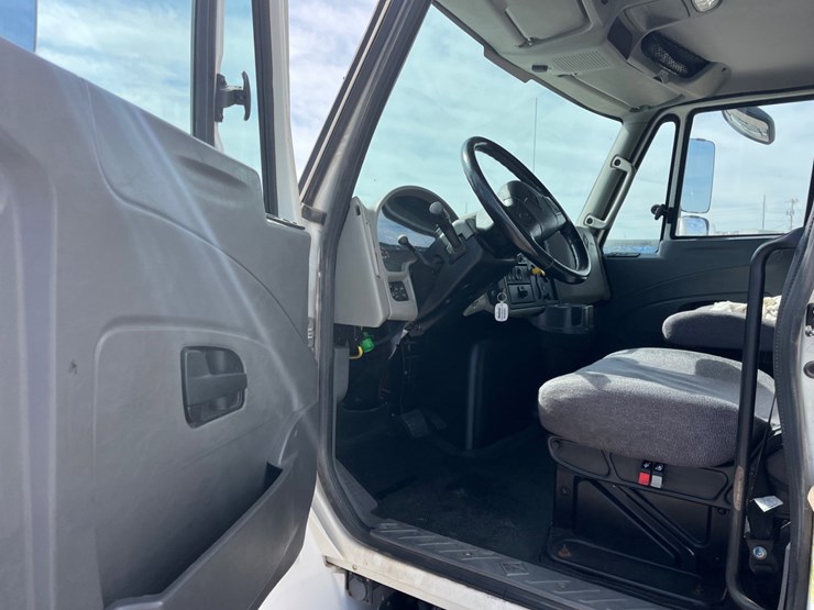 2018-international-durastar-4300-image-16