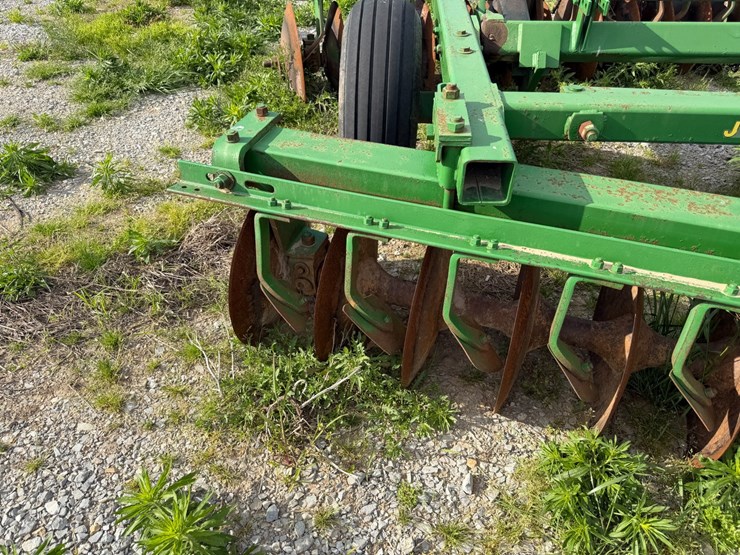 john-deere-225-image-14