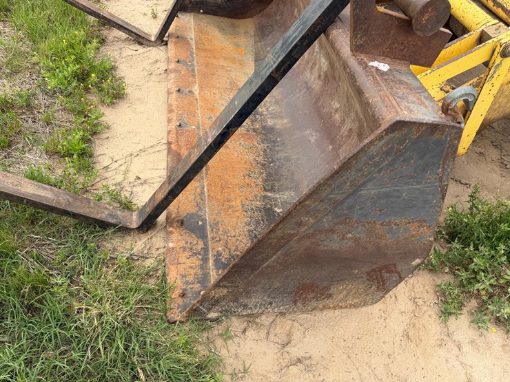 new-holland-lb75b-image-49