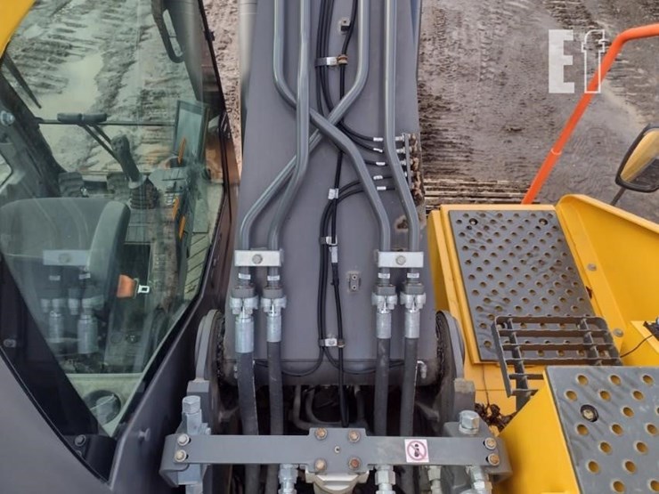 2020-volvo-ec220e-lr-image-47
