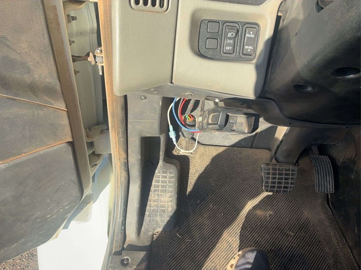 international-2010-40100s-truck-crane-image-13