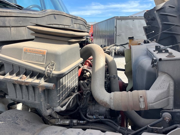 2018-international-durastar-4300-image-10