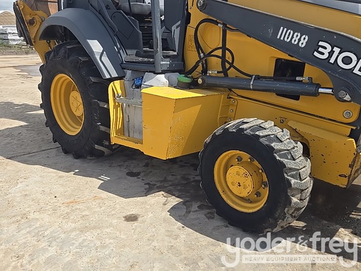 2019-deere-310l-image-16