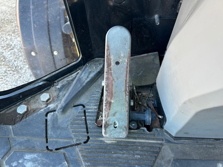 2019-caterpillar-903d-image-21