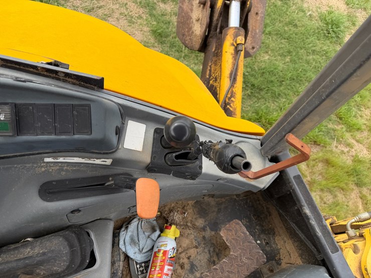 new-holland-lb75b-image-92