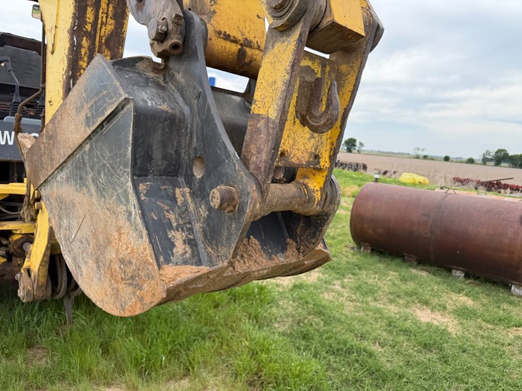 new-holland-lb75b-image-24