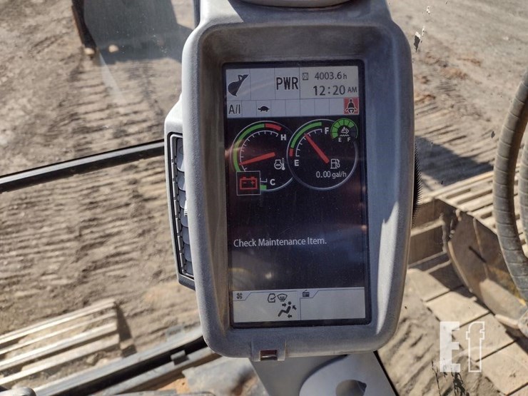 2014-deere-245g-lc-image-7